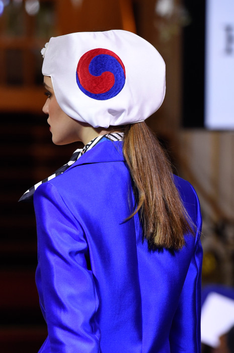 2019 F/W 파리 리츠 — 3·1운동·임시정부 수립 100주년, 책가도·태극 모티브